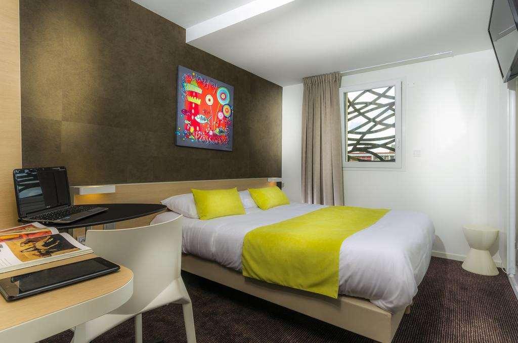 Brit Hotel Quimper Nord Ergue-Gaberic Ruang foto