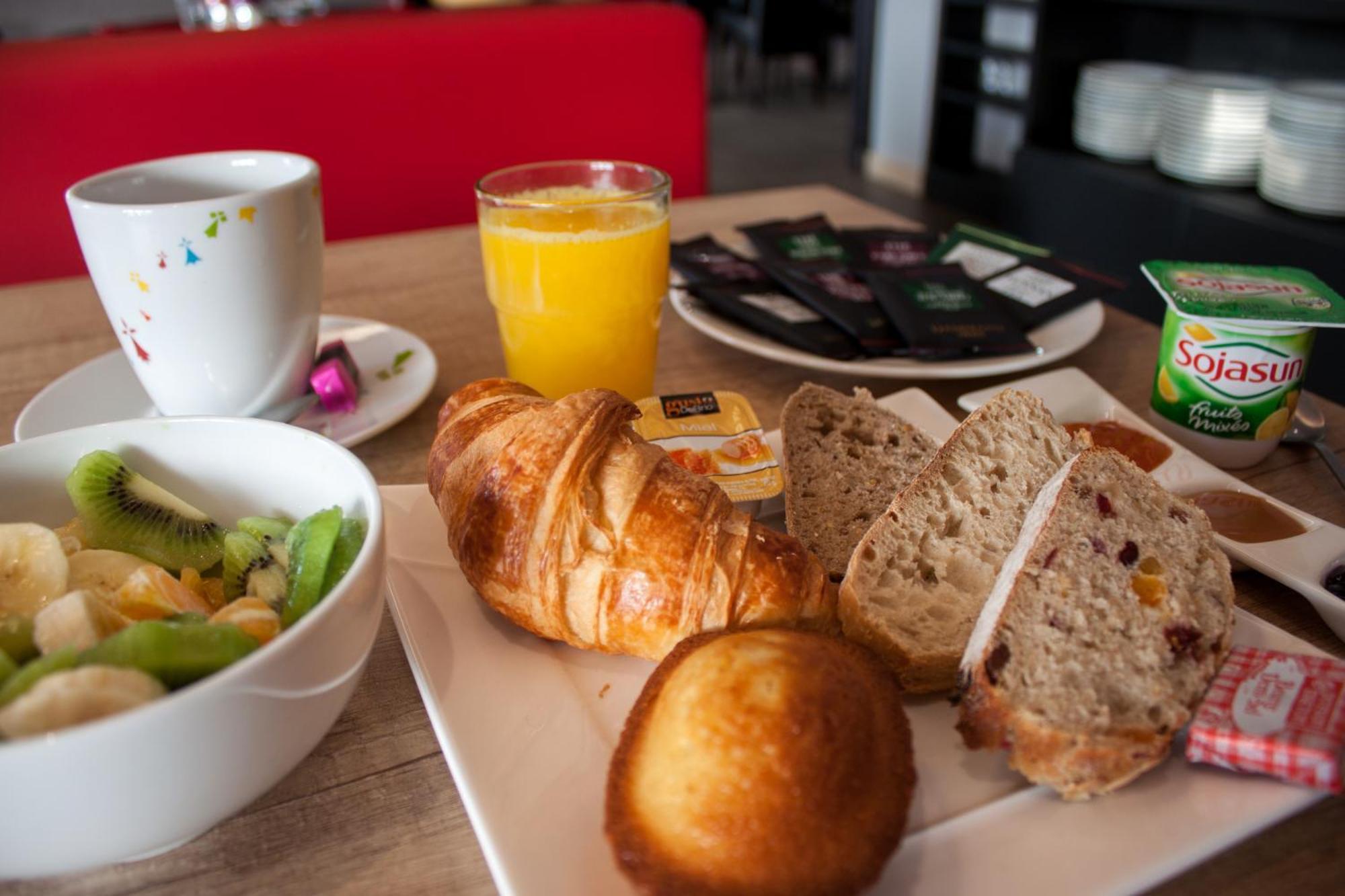 Brit Hotel Quimper Nord Ergue-Gaberic Bagian luar foto