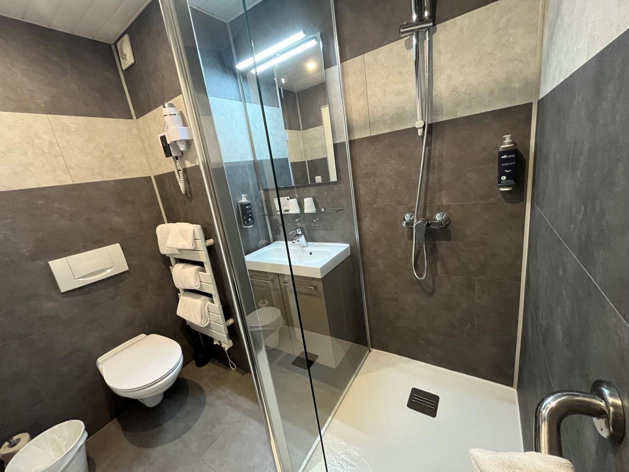 Brit Hotel Quimper Nord Ergue-Gaberic Bagian luar foto