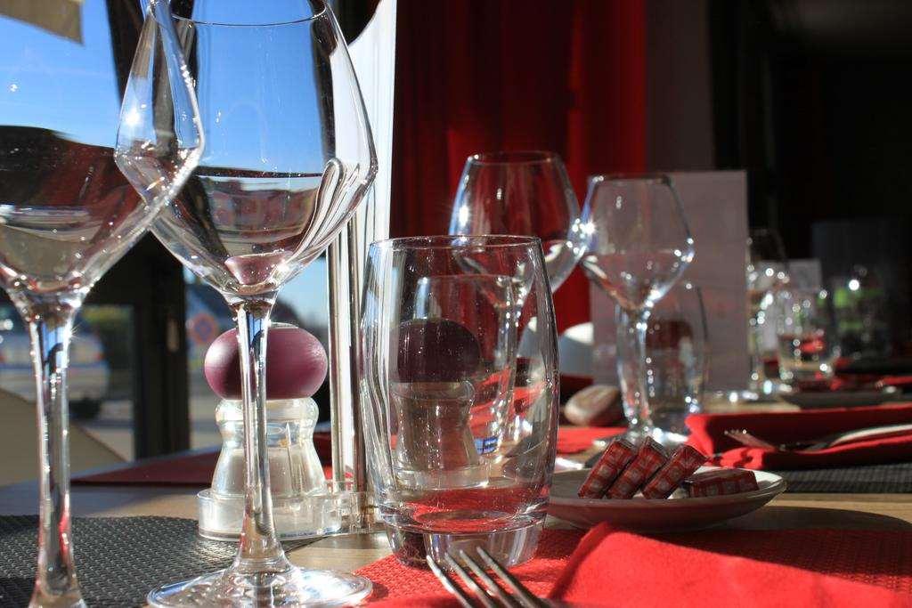 Brit Hotel Quimper Nord Ergue-Gaberic Restoran foto